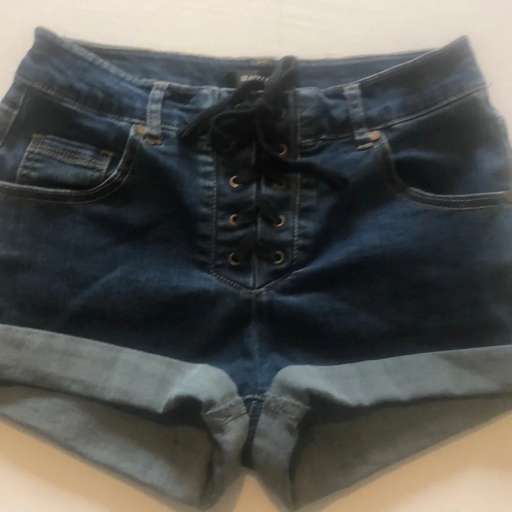 Black Label C’est Toi Lace-Up Roll-Up Denim Jean Shorts • Y2K Style • Size S